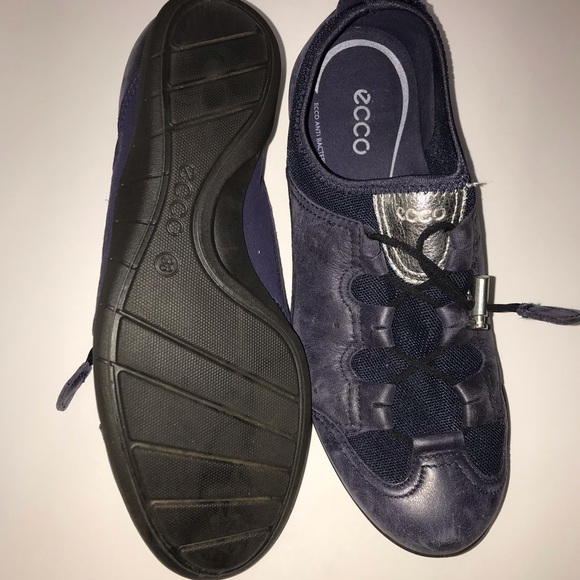Ecco tennis shoes in navy - Picture 2 of 3